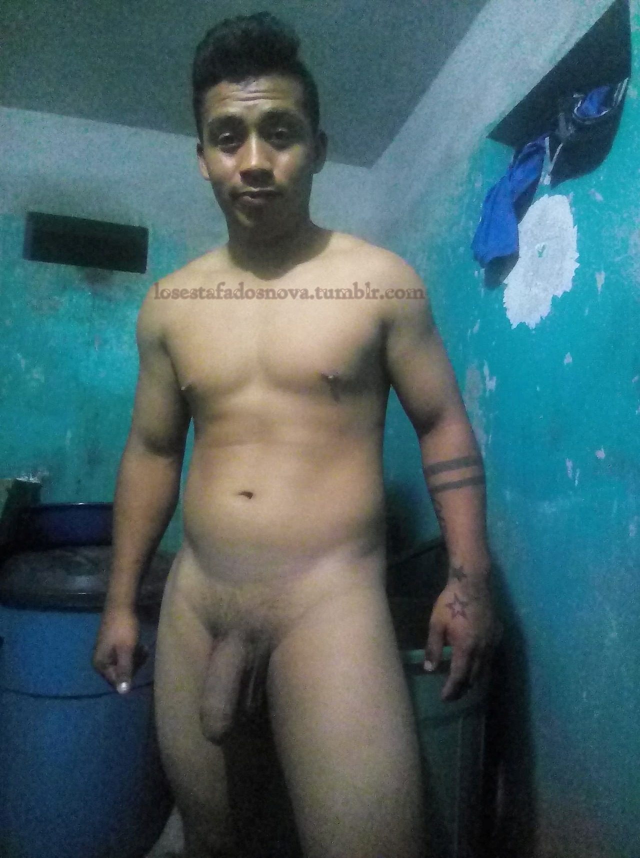 fotos-x:  losestafados3x:  estafosrefuerzo:  Bien, hoy es turno de un sexy morenito