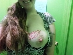 obedientlittlebitch:Every  good little slut should send their Daddy body writing pictures while at  work. Especially when doing so makes your brain go dumb so you can’t  even spell properly. 😚*leave my caption alone*