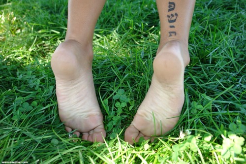 sentientsynthetics:  Dirty soles 