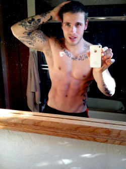 straightalphamen:  selfportraitmen:  self p.  Holy jesus he is hot!! 