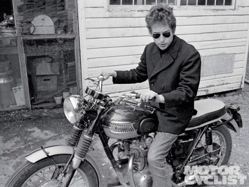 littlebunnysunshine:  Happy Birthday, Bob!!! Thank you for writing many of my most favorite songs!!!!!