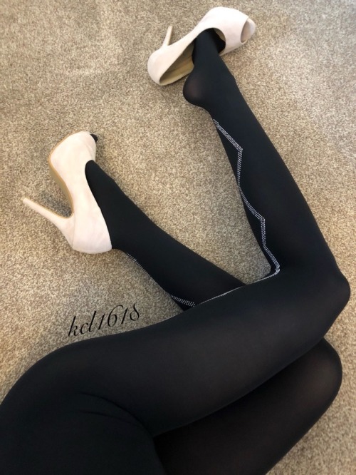 kcl1618: Gorgeous Wolford tights