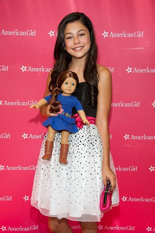 American Girl Doll Actresses + their Dolls (9/?)↳ the actresses for Saige Copeland&rsquo;s best 