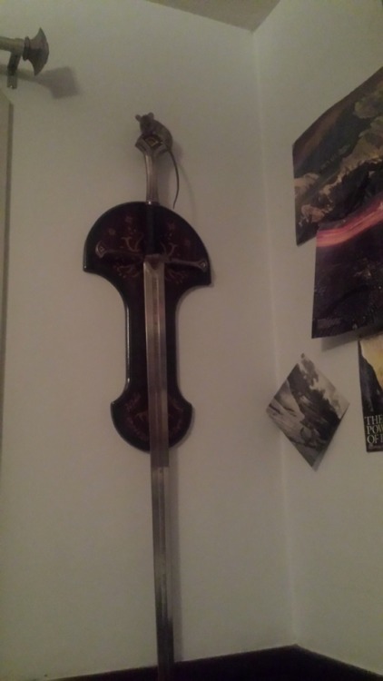 electronictragedy: arahir: arahir: all night long the sword on the wall above my bed has been rattl