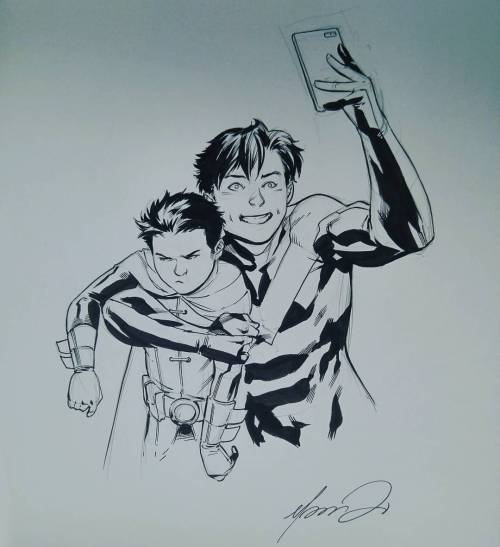marcusto: Dick sharing a selfie with Damian #parisccomicon2016