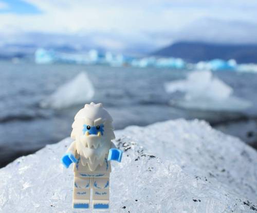 Jökúlsárlon, the Glacier Lagoon, is one of the most famous tourist spots in Iceland. The icebergs th