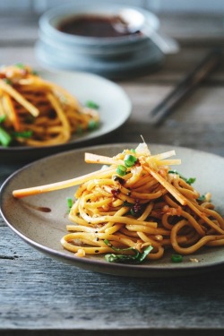 just-someguy:  Spicy Kimchi Noodle Salad