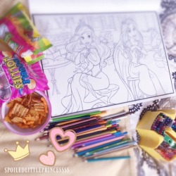 spoiledlittleprincessss:  colouring with @everyday–princess the other day! our fav princesses!v👑💓✨ 