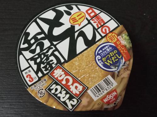 日清のミニどん兵衛、きつねうどん。Kitsune udon noodles of NISSIN Dombei.