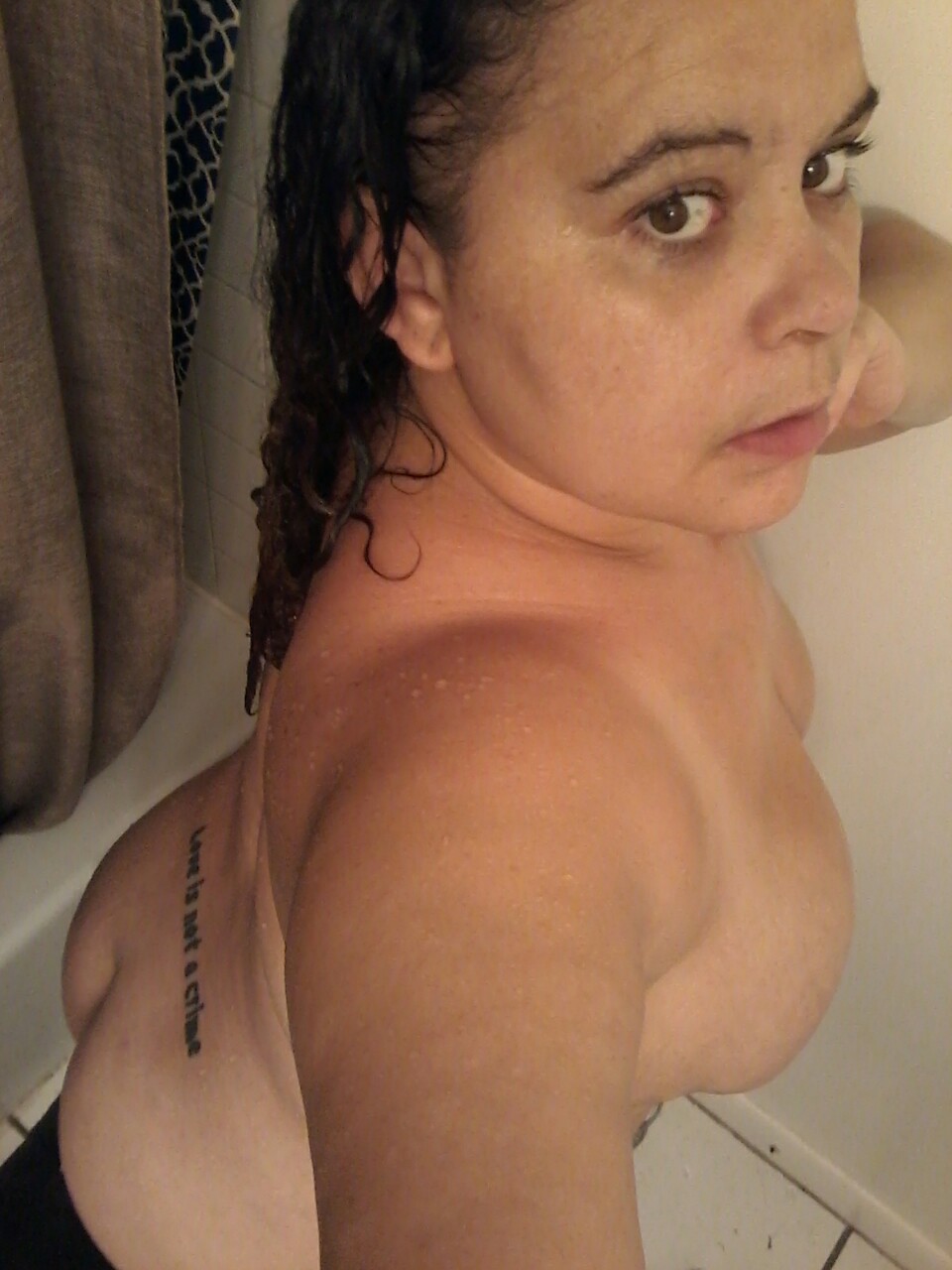 xqu33nkushx:  Wet and rugged washed the body now time to wash these fucking tears