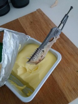 caliethehuntress:  -A h - finally. My new butter knife came from loot crate! 
