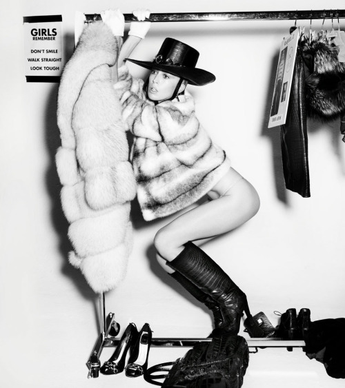 designerleather:  Raquel Zimmermann for Vogue Paris Dior furs, crocodile hat and boots also Dior