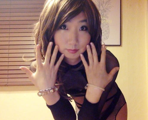 glamasiansissytranny:nails done 