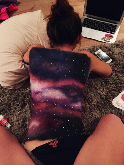 andishouldhavekissedyou:  supitsbatman:lovel-ylesbian:lavieenrose-xx:  Literally want this SO BAD  “take your top off, i want to paint the universe on your back”  omfg do this  This is the coolest thing