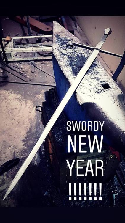 fab-bladesmith:2019 resolutions :- MOAR SWOARDZ !- MOAR DAGGARZ !- MOAR POLLAXEZ !- MOAR MOAR MOARRR