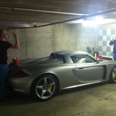 Playing beer pong on a carrera gt @roberto_francioni @ryder_u #carreragt #beerpong by francioni_f