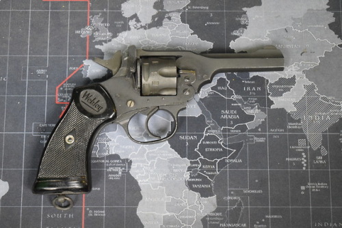 yeoldegunporn:Webley & Scott revolversWebley Mark VI dated 1917Webley Mark IV “War Finish” dated