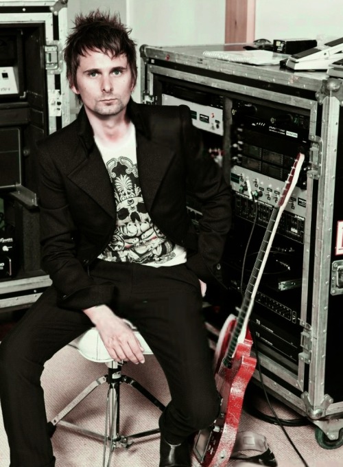 pwoperbitch:matthew bellamy by dean chalkleyc. 2009