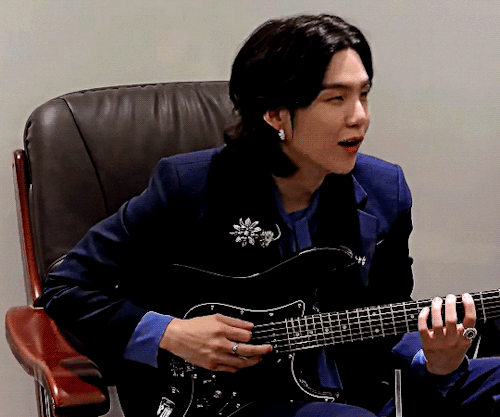 Yoongi With Long Hair And Playing Guitar Aka My Two Weakness In One Video