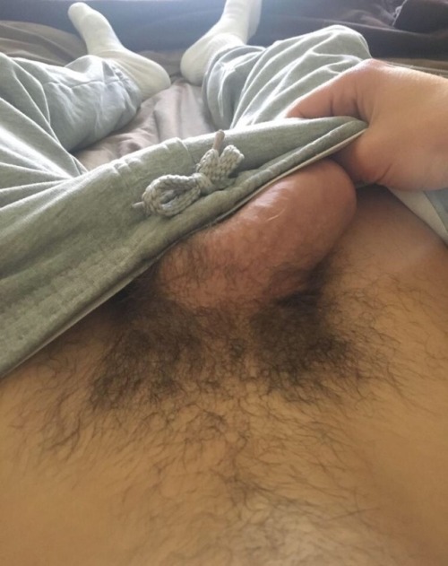 tfootielover:  dixhard:Teasin’ very nice bush ;)
