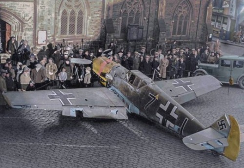 greatmilitarybattles: Battle of Britain, 1940, a downed German Messerschmitt Bf-109E put on display 