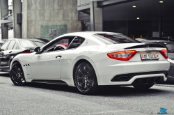 kneerabbit-klauskniehase:  A perfect Maserati GranTurismo 