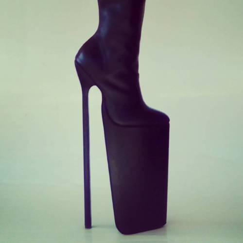 #highheel #highheels #extremehighheel #extremehighheels #ultrahighheels #kneeboots www.extremehighhe