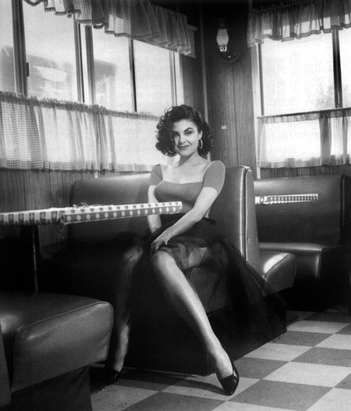 Sherilyn Fenn / photo by Bettina Rheims.