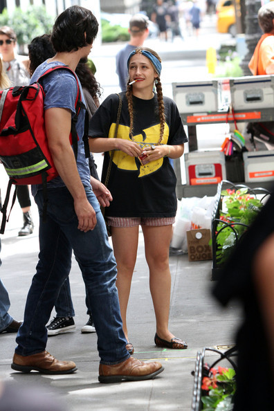 JEMIMA KIRKE IN A WU TANG SHIRT ON THE SET OF GIRLS