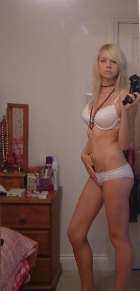 kennelrotten:  Hot young lady photo http://is.gd/by2EkRySsfzja0u