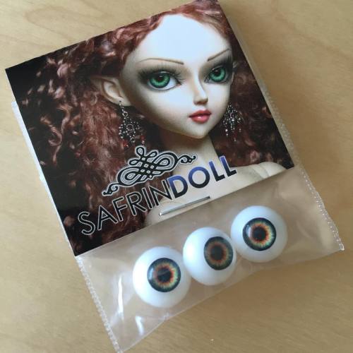 These eyes are going to be perfect for my incoming Withdoll Kiara #bjd #bjdeyes #safrindoll #urethan