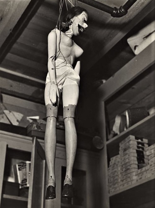 regardintemporel: Margaret Bourke-White - Paramount Prop Dept, Puppet of Martha Ray, 1937  