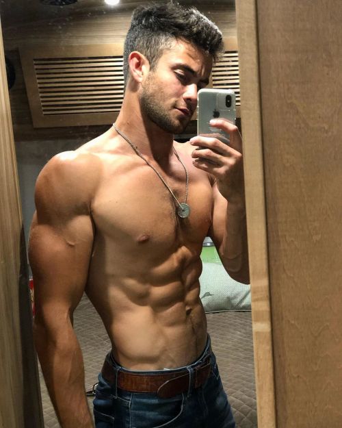 sjcollegeboi:shredded twunk… make yourself irresistible and the world is yours