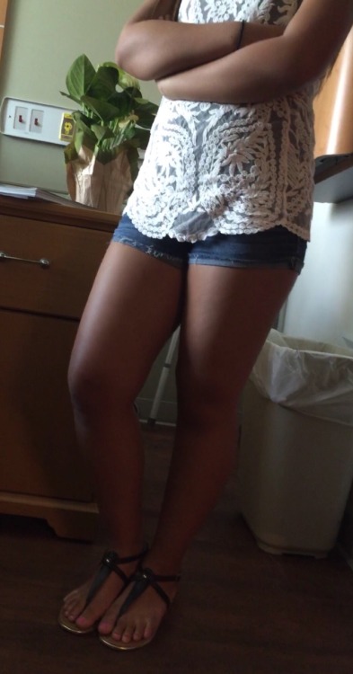 creepshots:Sweet tanned hit legs, cute caboose