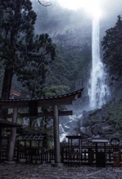 japanpix:  Amazing Waterfall with Torii Gate