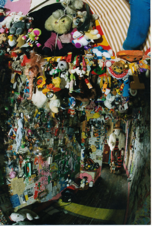 neopreneserene:Brian Chippendale (up top) and Mat Brinkman (standing) under Chippendale’s loft