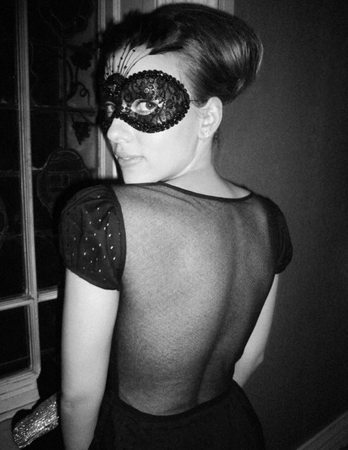 kitty-en-classe:  Scarlett Johansson by Astrid Munoz
