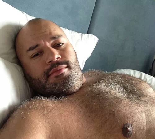 bigboimarc:  Damn this Hairy Daddy Bear is sexi….