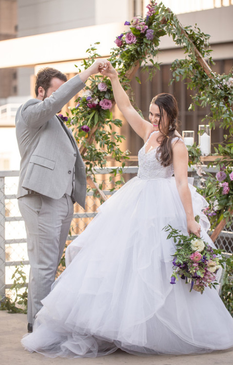 Oh hello, modern day fairytale! ✨ We’re suckers for a twirl-worthy skirt. Photographer | LXN P