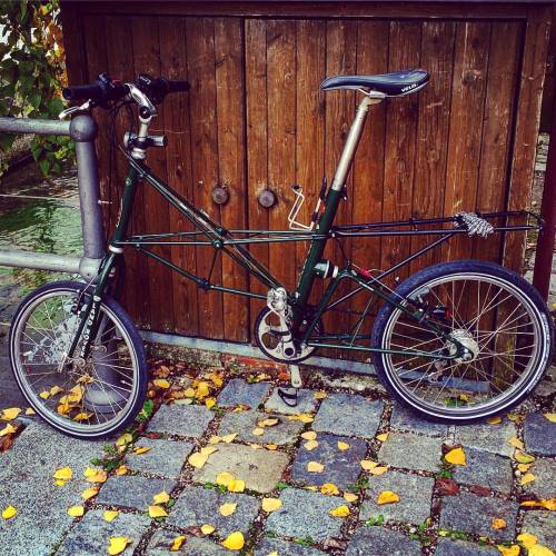 ajklerzita:  #ilyenvan? #bicycle #landrover (helyszín: Freising Rathaus)
