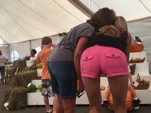 tanlines4u: State Fair Milf creepin!!!