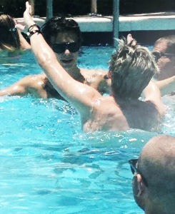 Porn Pics zayncangetsome:  narry playing in the pool
