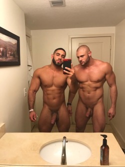 guyswithbooty:  Sexy Couple 😍