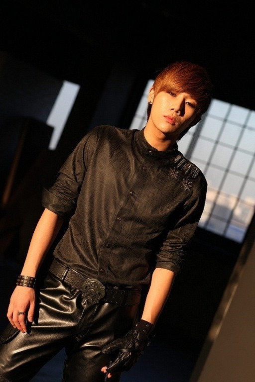 risingforinfinity:  Perfection. Pure perfection. Too hot to be real. 