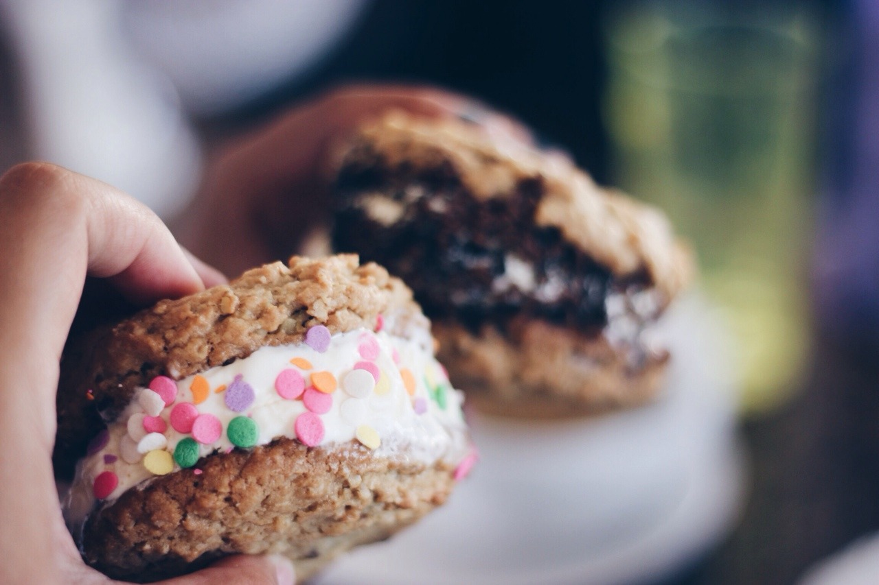 teylonwilson:  When it’s 90 degrees you make homemade ice cream sandwiches 😋