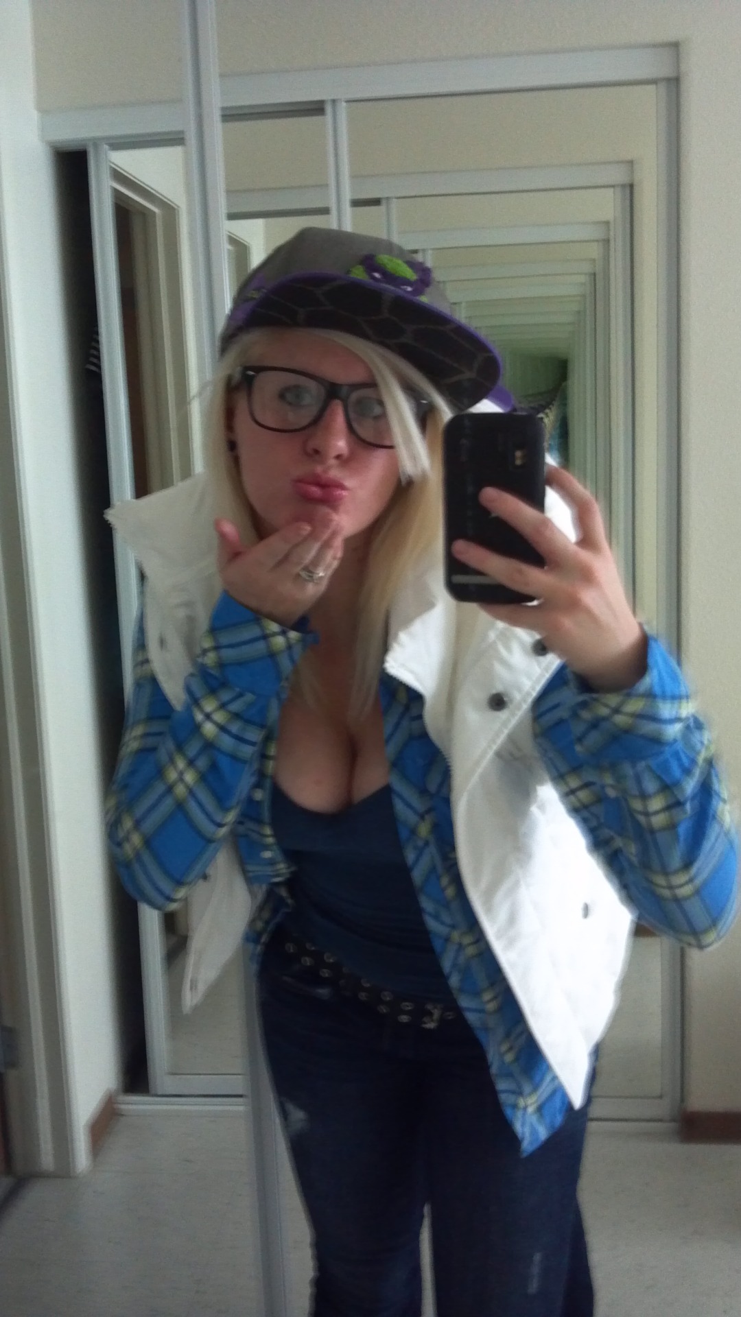 pinkbunnyjenni:  Simple picz of Blonde Chickz