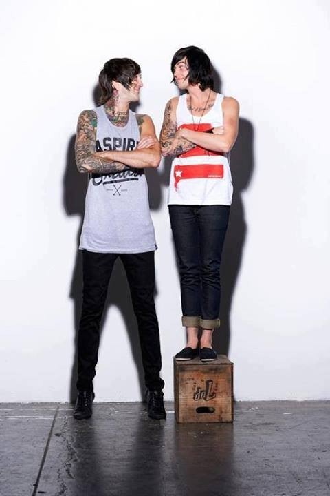 idekijustlovebands:  The fact that he’s standing in that box, i just