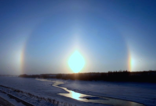 awkwardsituationist:photos of 22º radius halos, which occur as the light from the sun or the moon, u