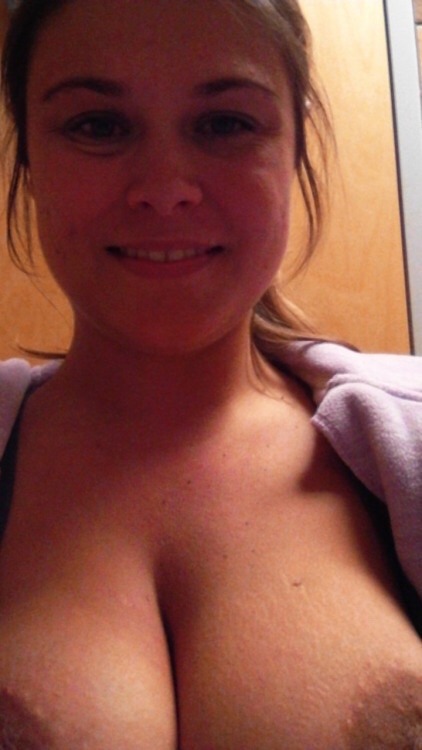 aroundthewayholliday: el-verg0n:  Wich store you work at baby? 