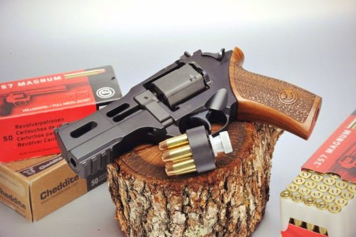 brokenandbought:  elpatronrealg:  Chiappa Rhino 40DS   This is an interesting-looking handgun. -em